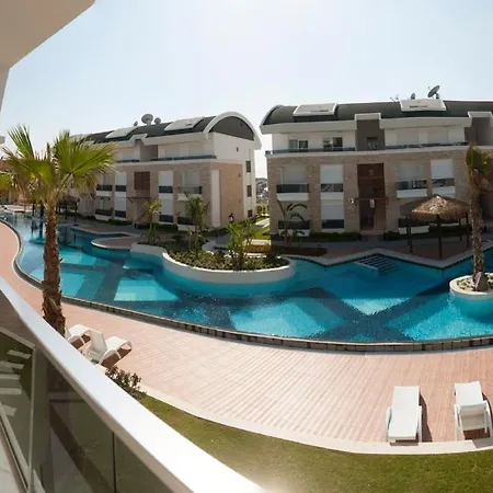 Tropical Gardens A 2 Bed Private Sleeps 5 Persons With Sofa Bed In Lounge アパート *