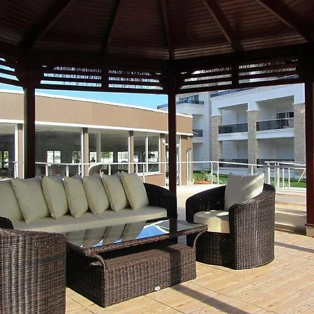 Tropical Gardens A 2 Bed Private Sleeps 5 Persons With Sofa Bed In Lounge シダ