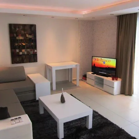 Tropical Gardens A 2 Bed Private Sleeps 5 Persons With Sofa Bed In Lounge シダ