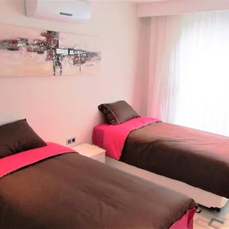 Tropical Gardens A 2 Bed Private Sleeps 5 Persons With Sofa Bed In Lounge アパート *
