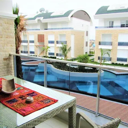 Tropical Gardens A 2 Bed Private Sleeps 5 Persons With Sofa Bed In Lounge Apartment *