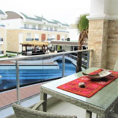 アパート Tropical Gardens A 2 Bed Private Sleeps 5 Persons With Sofa Bed In Lounge *
