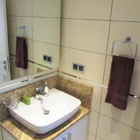 アパート Tropical Gardens A 2 Bed Private Sleeps 5 Persons With Sofa Bed In Lounge シダ