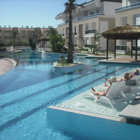 Tropical Gardens A 2 Bed Private Sleeps 5 Persons With Sofa Bed In Lounge Apartment *