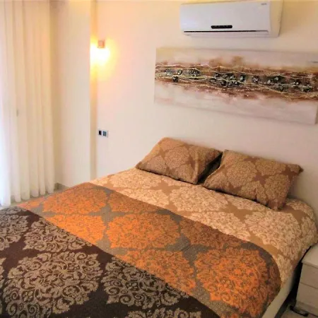 Apartment Tropical Gardens A 2 Bed Private Sleeps 5 Persons With Sofa Bed In Lounge Side