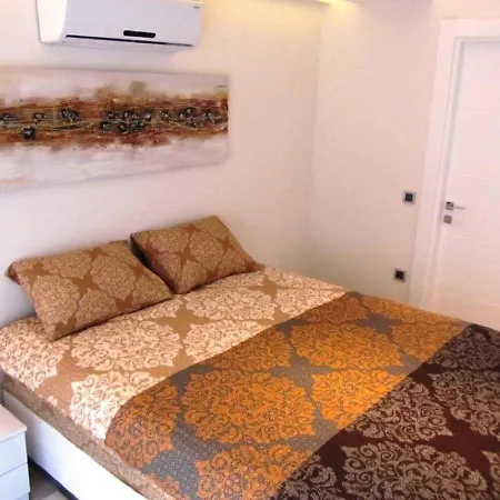 Tropical Gardens A 2 Bed Private Sleeps 5 Persons With Sofa Bed In Lounge アパート